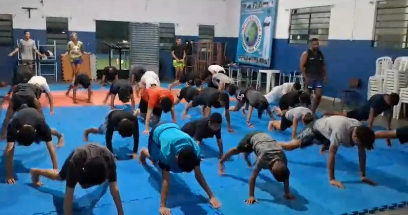Treino de Muay Thai no Cruzeirinho